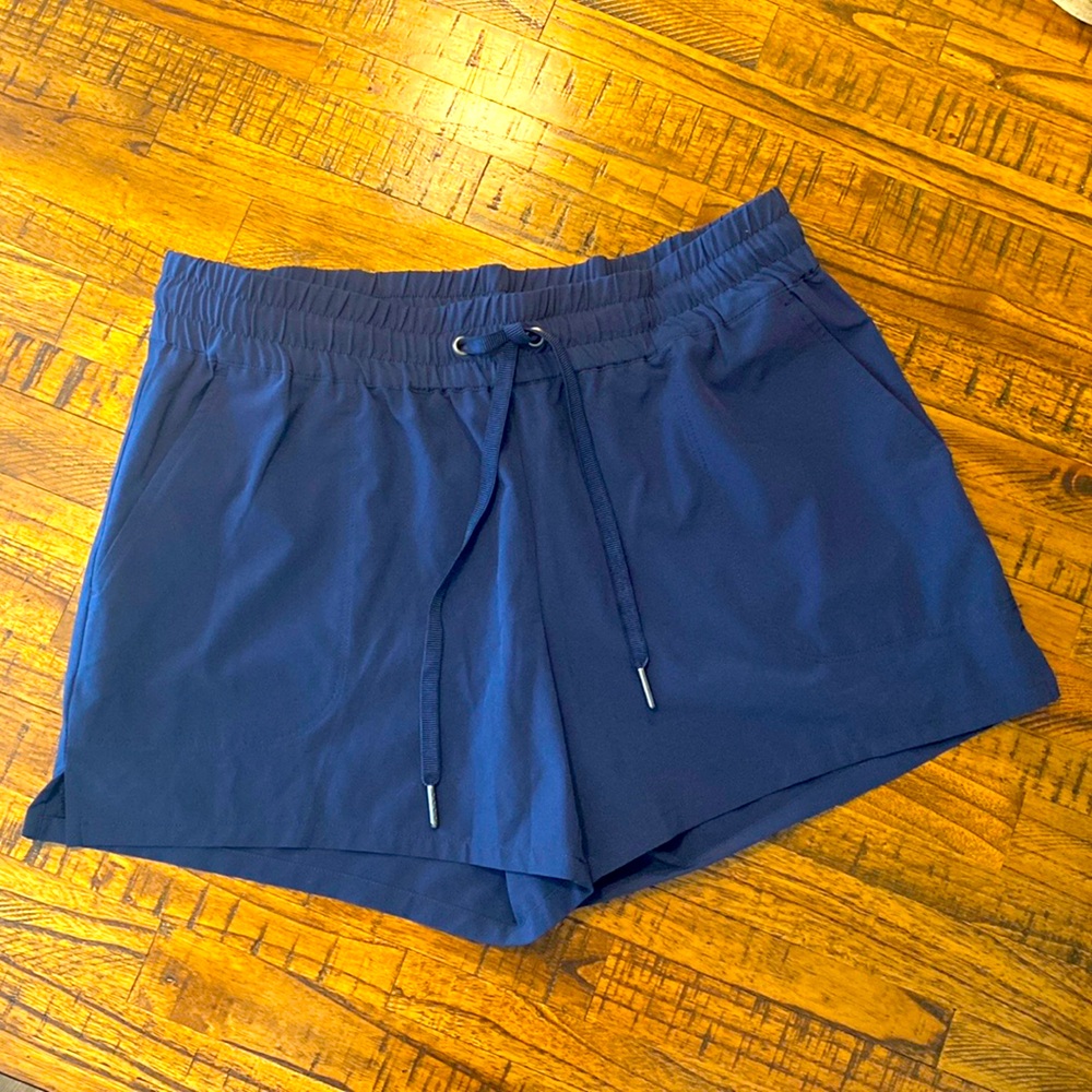 SOLD

Southern Tide women’s shorts